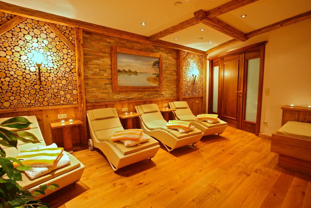Hotel Am Schlossberg 4*