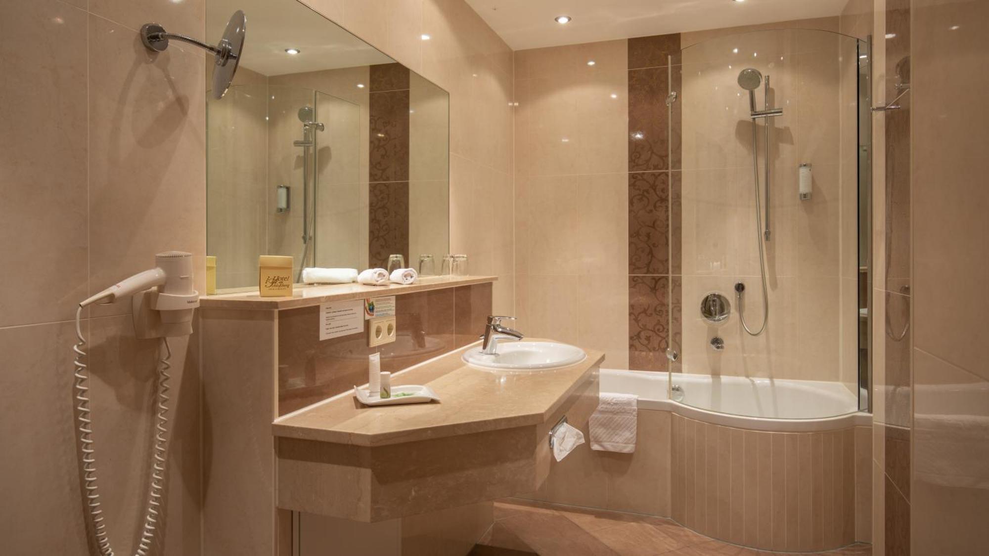 Hotel Am Schlossberg 4*